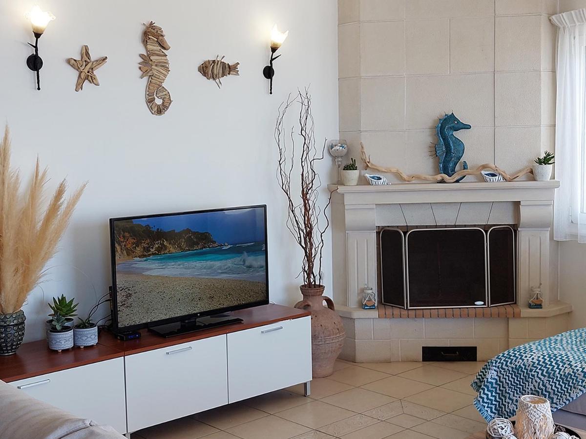 Amazing Beachfront Apartment In Hersonissos Exteriör bild