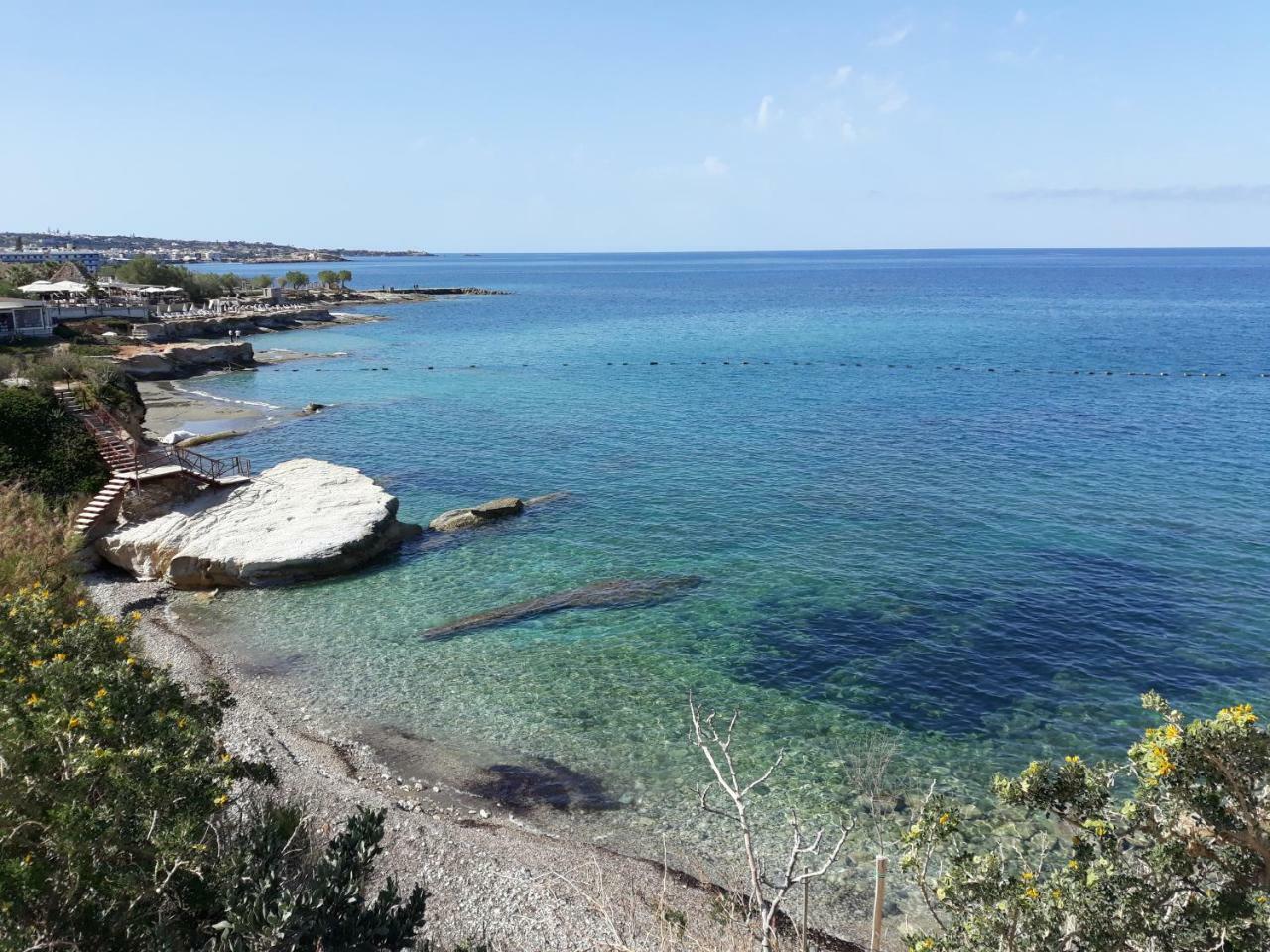 Amazing Beachfront Apartment In Hersonissos Exteriör bild
