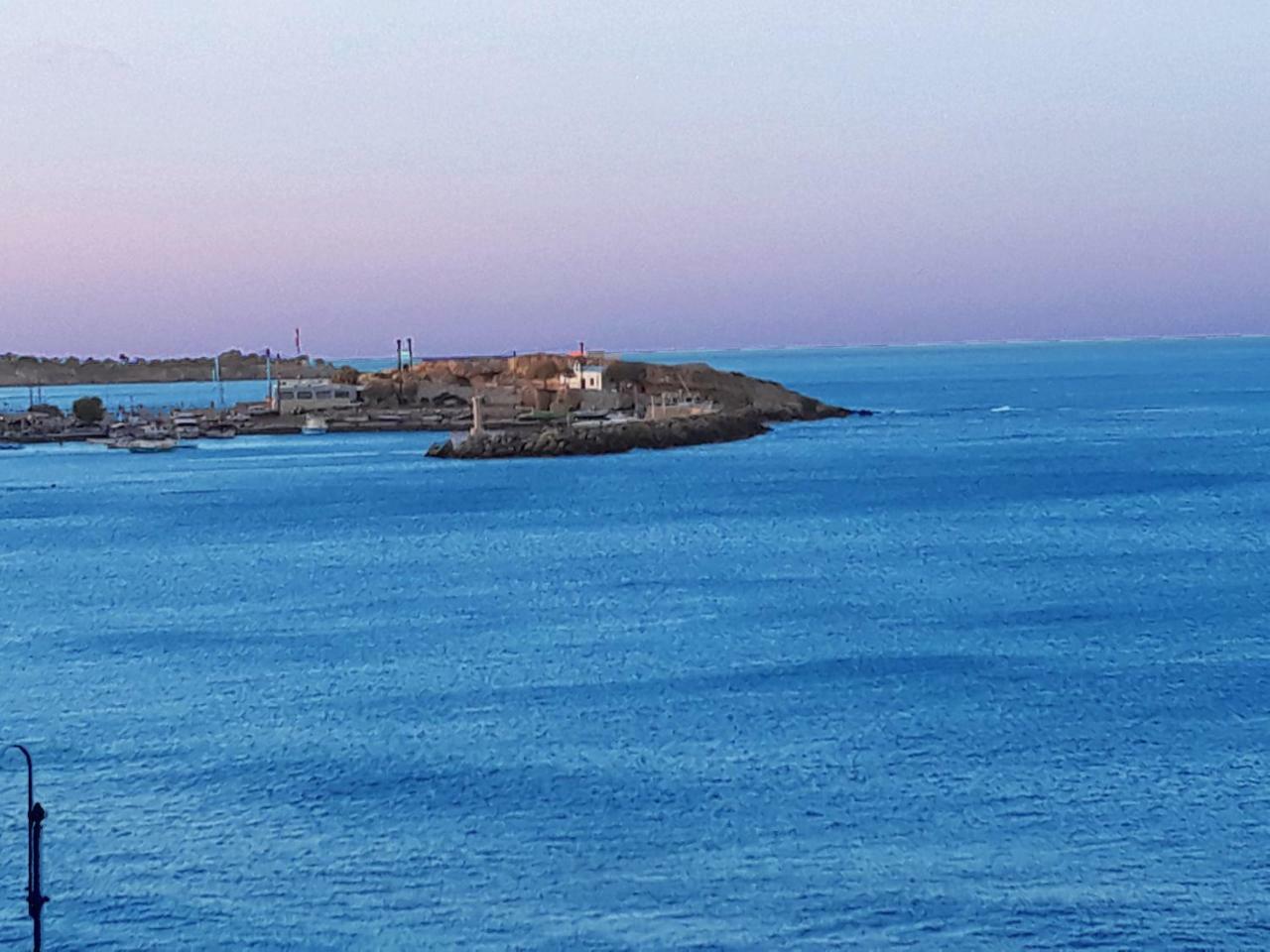 Amazing Beachfront Apartment In Hersonissos Exteriör bild