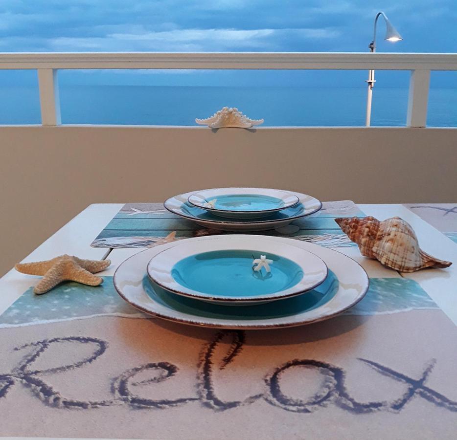 Amazing Beachfront Apartment In Hersonissos Exteriör bild